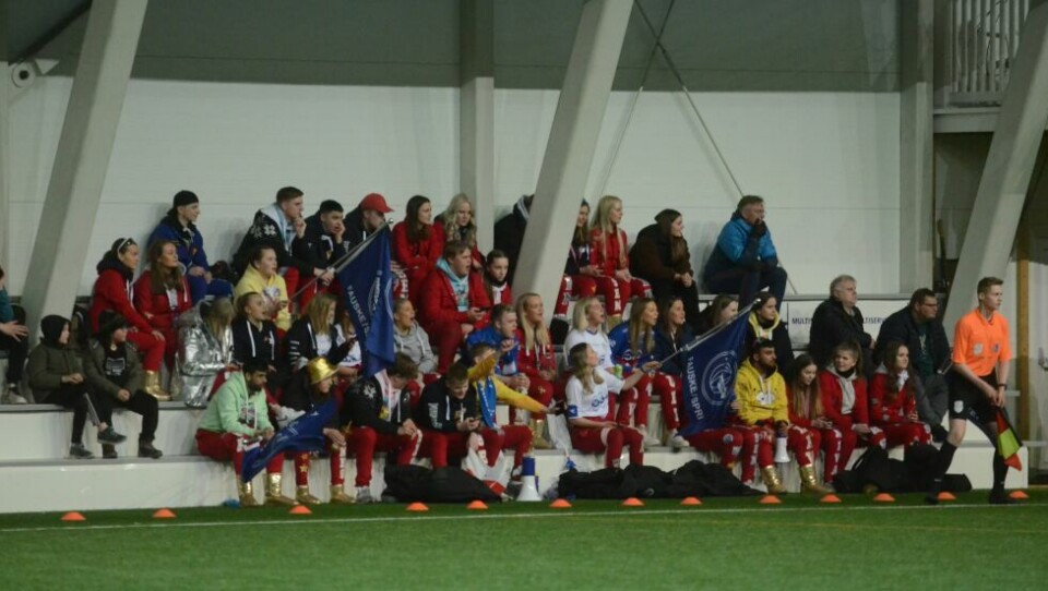 Russen holdt det gående i 90 minutter også på denne hjemmekampen, noe spillerne satte stor pris på. Russen holdt det gående i 90 minutter også på denne hjemmekampen, noe spillerne satte stor pris på. Foto: Espen Johansen