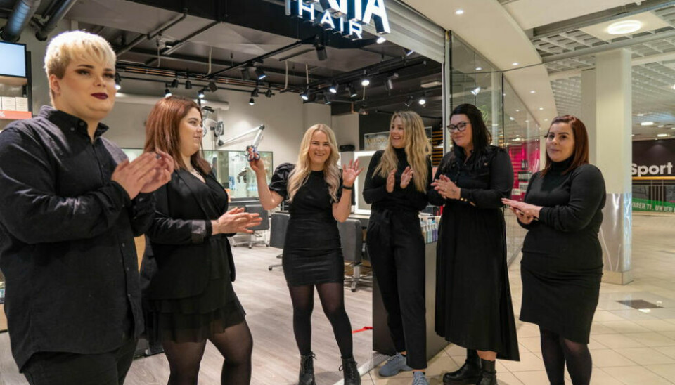 REÅPNING. Frisørene på Nikita kan endelig ønske kundene velkommen til sin nye salong. (t.v.) William Jenssen, Sabrina Kristensen, Ulrikke Jenssen, Sara Witedal, Elisabeth Fjellheim og Jannike Danielsen. REÅPNING. Frisørene på Nikita kan endelig ønske kundene velkommen til sin nye salong. (t.v.) William Jenssen, Sabrina Kristensen, Ulrikke Jenssen, Sara Witedal, Elisabeth Fjellheim og Jannike Danielsen. Foto: Alle foto: Anita Sjåvik