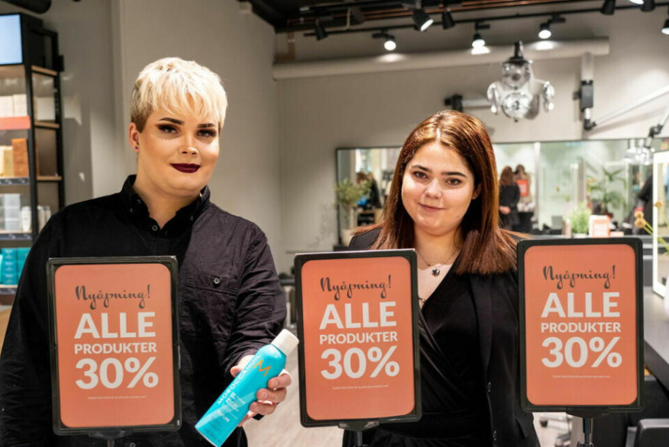 GODT ARBEIDSMILJØ. Både lærlingen William Jenssen og Sabrina Kristensen som var lærling trives godt med jobben. GODT ARBEIDSMILJØ. Både lærlingen William Jenssen og Sabrina Kristensen som var lærling trives godt med jobben.
