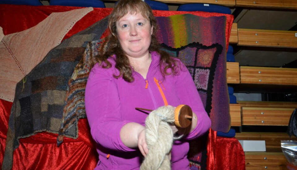 HUSFLID. Janicke Lekang og resten av gjengen i Saltdal husflidslag skal arrangere julemesse på Rognan samfunnshus til helga.