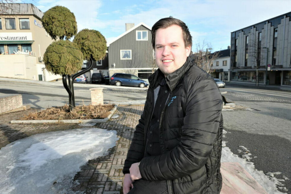 BLID I SOLA. Jøran Jensen synes det er stas å sørge for den daglige driften av Orlando Bar & Grill. I framtida drømmer han om å kunne drive flere restauranter og utesteder. BLID I SOLA. Jøran Jensen synes det er stas å sørge for den daglige driften av Orlando Bar & Grill. I framtida drømmer han om å kunne drive flere restauranter og utesteder. Foto: Kenneth Strømsvåg