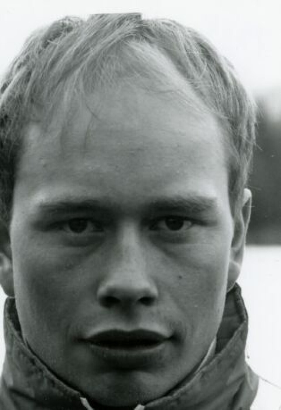 Jostein Svendsen fikk den utakknemlige oppgaven med å stå i mål etter at Tony Olsen ble utvist. Han slapp inn ti mål, men ble av avisene framhevet som FKSK sin klart beste spiller. Jostein Svendsen fikk den utakknemlige oppgaven med å stå i mål etter at Tony Olsen ble utvist. Han slapp inn ti mål, men ble av avisene framhevet som FKSK sin klart beste spiller. Foto: Utlånt av Bengt Arne Sundsfjord