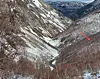 I DALEN. Den røde pilen markerer stedet hvor det amerikanske V-22 Osprey-flyet traff fjellet i Gråtådalen. Foto: Statens havarikommisjon