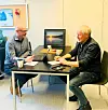 DUO MED GLAD-MELDING. Kommunedirektør Stein Ole Rørvik (venstre) er glad for å kunne bringe gode nyheter til torgs. Saltdal kommune har stø kurs ut av ROBEK-lista. Det synes ordfører Rune Berg (Sp) åpenbart er rett så stas. Foto: Saltdal kommune