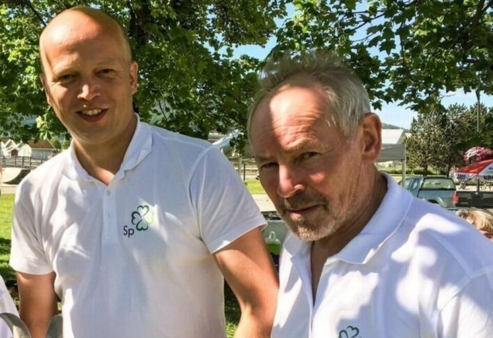 SP-DUO I TAKT. Senterparti-leder Trygve Slagsvold Vedum og ordfører Rune Berg er enige i at kommunene selv må få bestemme eventuell skjenkestopp i kommunene. SP-DUO I TAKT. Senterparti-leder Trygve Slagsvold Vedum og ordfører Rune Berg er enige i at kommunene selv må få bestemme eventuell skjenkestopp i kommunene. Foto: Senterpartiet
