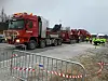 LANG TRANSPORT. For å frakte transformatoren måtte det drahjelp til både foran og bak. Her er transporten klar til å starte fra Elkem Salten. Foto: Frank Øvrewall