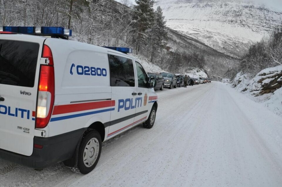 OPPFORDRING. Politiet anbefaler å ta det pent i trafikken i morgentimene, etter snøfallet i natt. Her et bilde fra arkivet, fra Tjernfjell for noen år tilbake. OPPFORDRING. Politiet anbefaler å ta det pent i trafikken i morgentimene, etter snøfallet i natt. Her et bilde fra arkivet, fra Tjernfjell for noen år tilbake. Foto: Sverre Breivik