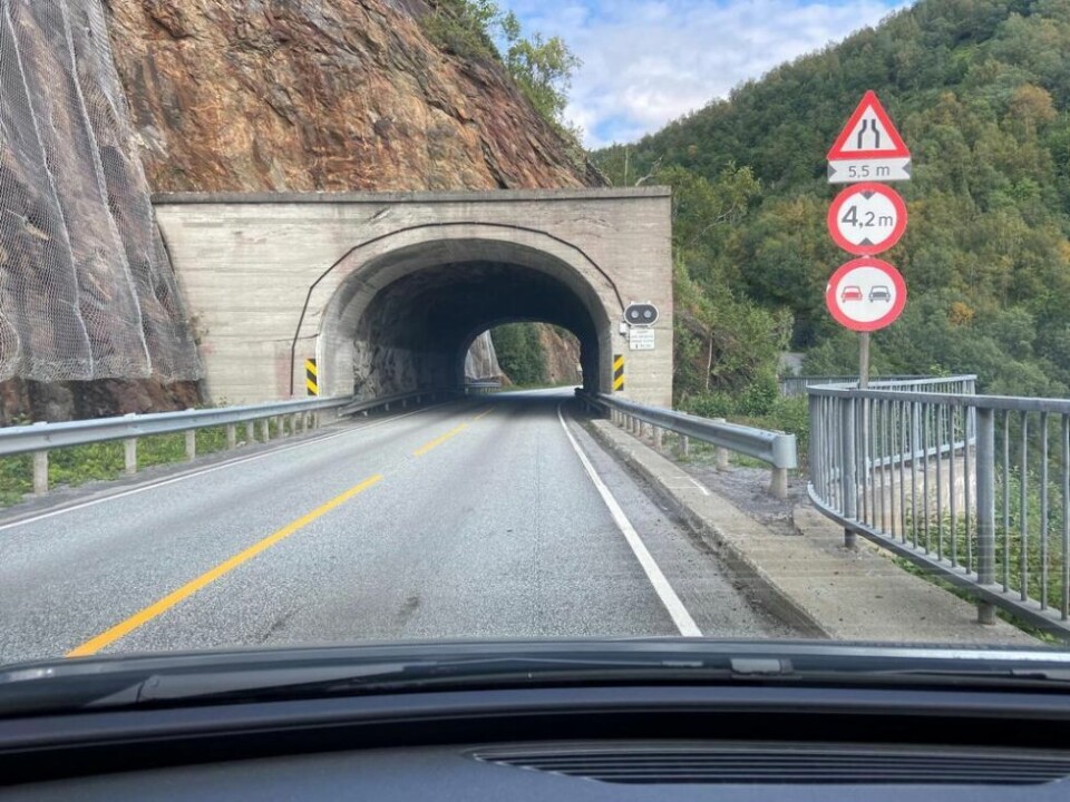 FIRE AV 16. Statens vegvesen foreslår å sette ned fartsgrensa i fire av de 16 tunnelene på E6 gjennom Sørfold. FIRE AV 16. Statens vegvesen foreslår å sette ned fartsgrensa i fire av de 16 tunnelene på E6 gjennom Sørfold. Foto: Kenneth Strømsvåg