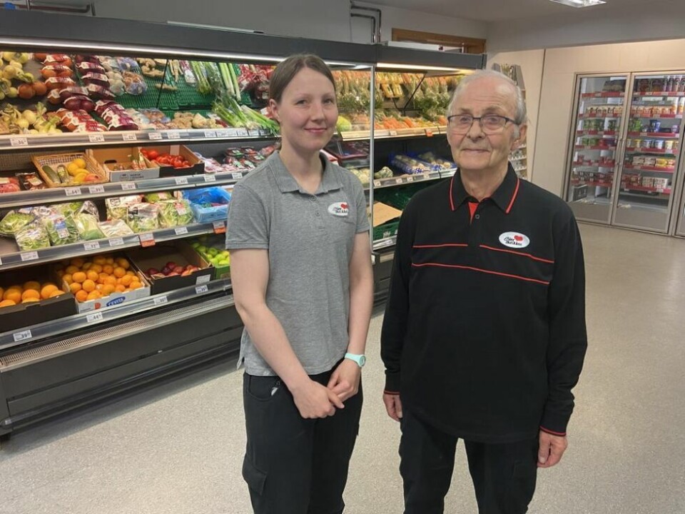 FAR OG DATTER. Nærbutikken på Skjerstad, Fjeld AS ledes i dag av Marte Solem (35). Det var far Harald Solem (85) sin bestefar som startet opp bedriften i 1903. Begge foto: Kenneth StrømsvågHARALDS RIKE. Harald Solem sitt gebet er først og fremst i kjelleren der man både finner jernvarer, fiskeutstyr og verktøy. Rene skattkisten over hva man kan trenge. FAR OG DATTER. Nærbutikken på Skjerstad, Fjeld AS ledes i dag av Marte Solem (35). Det var far Harald Solem (85) sin bestefar som startet opp bedriften i 1903. Begge foto: Kenneth Strømsvåg