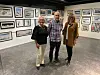 FLERE BILDER. BEDRE PLASS. Tone Jordbro (t.v.), Morten Hansen og Solveig Eidnes Moursund har fått enda bedre plass til bildene sine på Amfi Fauske. Her står de i avedlingen der alle tre kunstnerne er representert Foto: Frank Øvrewall