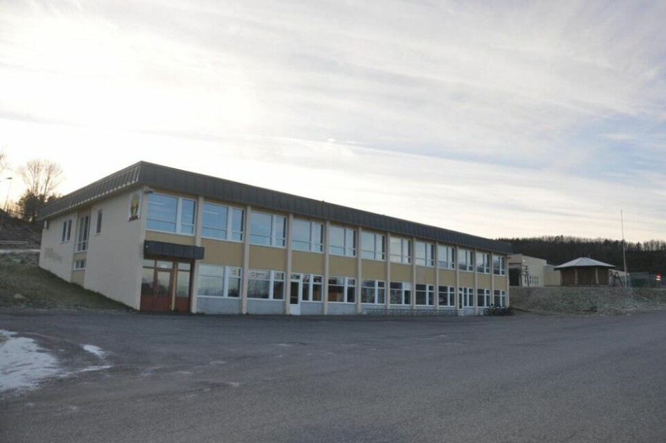 STENGER. Korona-smitten har nådd Sørfold, og nå stenger skolen i neste uke, foreløpig til og med mandag 8. mars STENGER. Korona-smitten har nådd Sørfold, og nå stenger skolen i neste uke, foreløpig til og med mandag 8. mars Foto: Ina Sand Solli (arkiv)