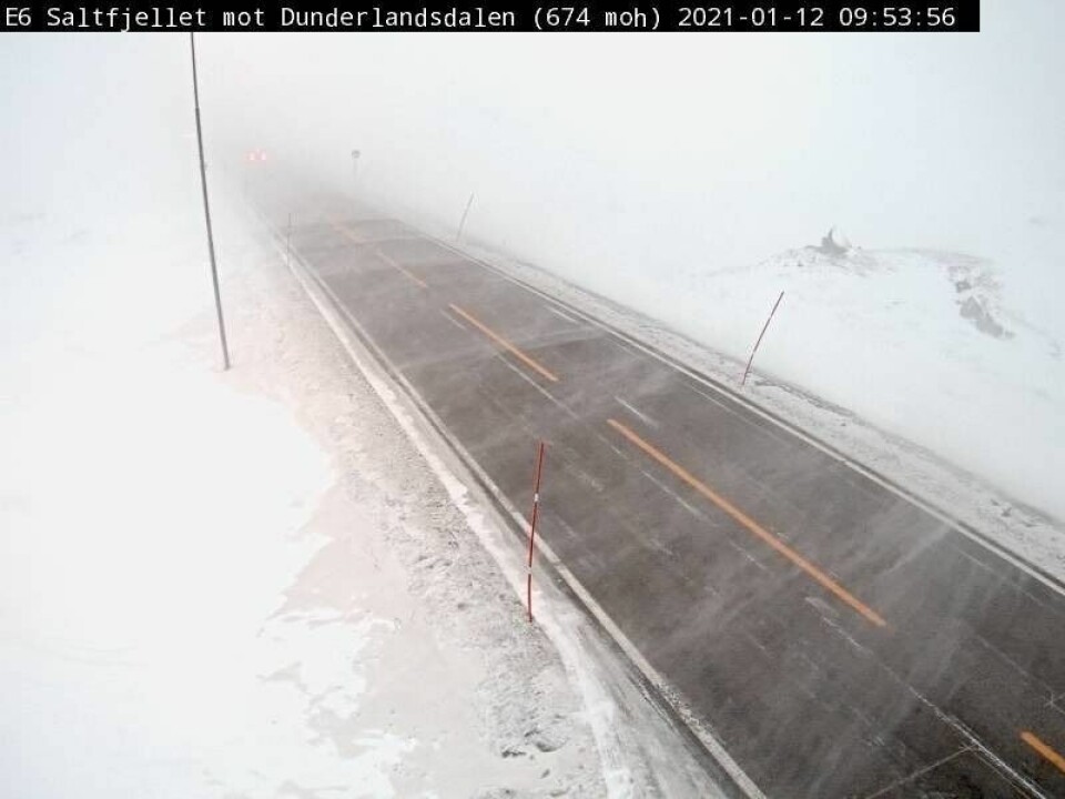 BLÅSER OPP. Det blåser stadig sterkere på Saltfjellet fredag formiddag. BLÅSER OPP. Det blåser stadig sterkere på Saltfjellet fredag formiddag. Foto: Statens Vegvesen/Webkamera
