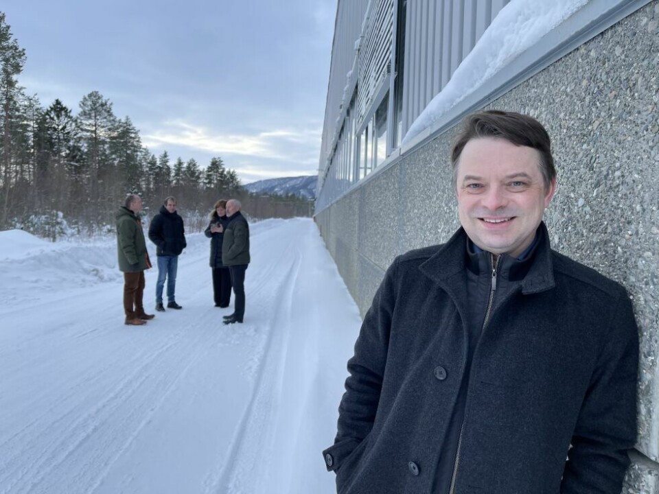 NYE MULIGHETER. Fabrikksjef Karl Peter Johansen ved Nexans Rognan kan se fram til et år med utvidelser på fabrikken. Den nye delen skal være klar til 50-årsjubileet neste år, og skal ligge i området bak Johansen. NYE MULIGHETER. Fabrikksjef Karl Peter Johansen ved Nexans Rognan kan se fram til et år med utvidelser på fabrikken. Den nye delen skal være klar til 50-årsjubileet neste år, og skal ligge i området bak Johansen. Foto: Helge Simonsen