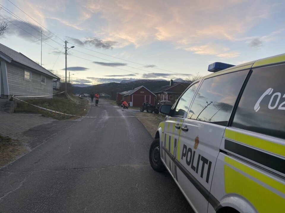 UNDERSØKELSER. Politi og Vegvesenet har vært på stedet og foretatt undersøkelser for å finne ut hvorfor ATV-ulykken skjedde. UNDERSØKELSER. Politi og Vegvesenet har vært på stedet og foretatt undersøkelser for å finne ut hvorfor ATV-ulykken skjedde. Foto: Eva S. Winther