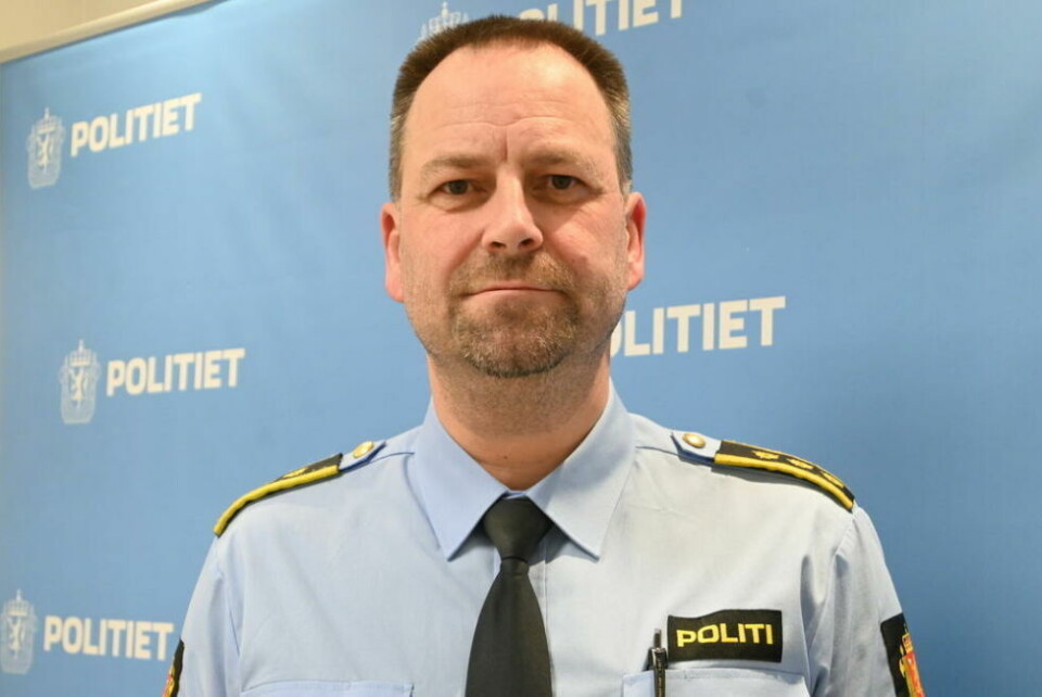 ETTERFORSKER SAKEN. Politistasjonssjef Ronny Borge bekrefter at en 16-åring har anmeldt til politiet at han skal ha blitt utsatt for kroppskrenkelse - og at de etterforsker saken. - Det er for tidlig å uttale seg om dette, sier han. ETTERFORSKER SAKEN. Politistasjonssjef Ronny Borge bekrefter at en 16-åring har anmeldt til politiet at han skal ha blitt utsatt for kroppskrenkelse - og at de etterforsker saken. - Det er for tidlig å uttale seg om dette, sier han. Foto: Lise Ailin Rosvoll Berntzen
