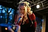 DEN FØDTE FRONTFIGUR. Aisha Ludvigsen Wahome fra Saltdal er den fødte frontfigur mener vår anmelder etter konserten på Parkenfestivalen lørdag kveld Foto: Hogne Bø Pettersen