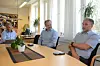 ENDELIG EN DATO. Ordfører Jørn Stene, rådmann Geir Mikkelsen og Trond Heimtun informerte om Valnesfjord skole i dag. Da var 48-timersfristen de ga til de ansvarlige gått ut med å komme med en framdriftsplan og dato for ny ferdigstillelse av skolen. Foto: Sylvia Bredal