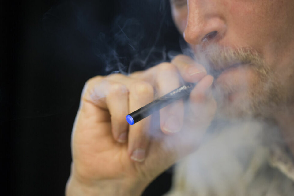 Det blir forbudt med smakstilsetninger til e-sigaretter som ikke smaker tobakk. Det blir forbudt med smakstilsetninger til e-sigaretter som ikke smaker tobakk. Foto: Berit Roald / NT