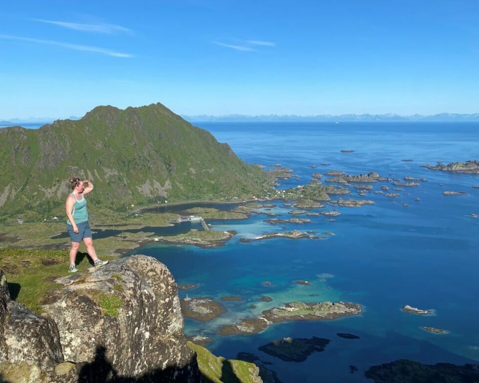 SI HEI. Det kan være lurt å hilse på de man treffer ute på tur. Før man vet ordet av det har man hatt en trivelig prat, og så kan de ta mye bedre bilder enn om man bruker selvutløser... SI HEI. Det kan være lurt å hilse på de man treffer ute på tur. Før man vet ordet av det har man hatt en trivelig prat, og så kan de ta mye bedre bilder enn om man bruker selvutløser... Foto: Ida