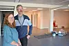 VIL BIDRA. Britt Karolin Døving og Kay-Roger Pettersen håper at lokalene i den tidligere banken på Straumen kan bli en møteplass for lokalsamfunnet og andre. Nå pusses det opp og legges til rette for utleie. Foto: Eva S. Winther