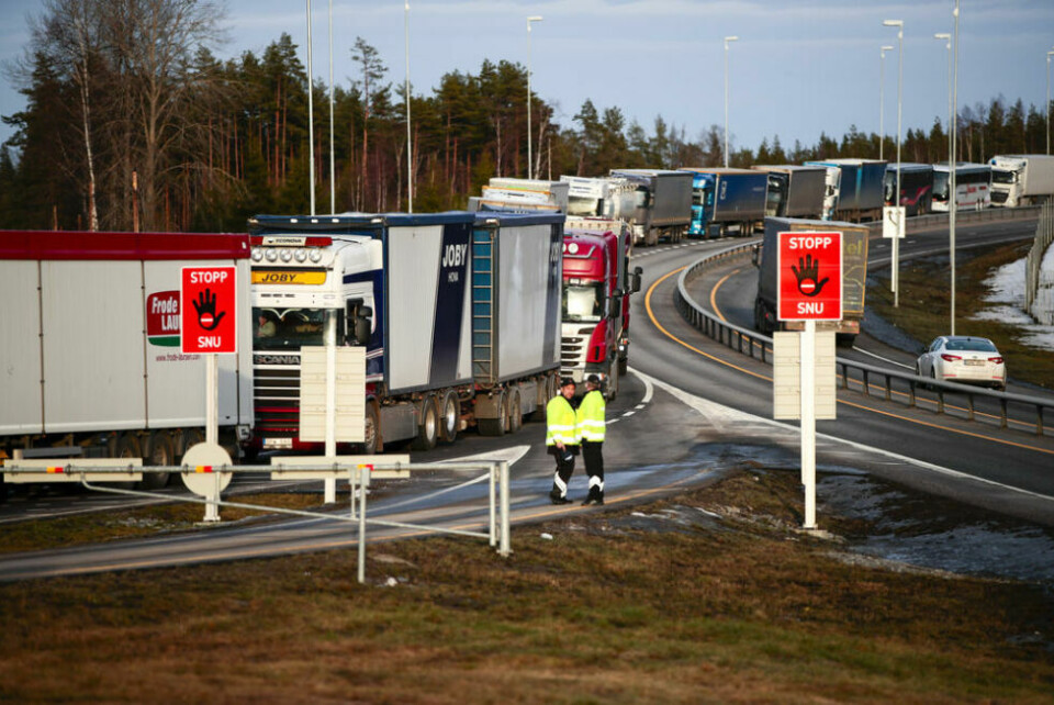 KONTROLLERTE KJØRETØY. 3.537 sjåfører hos over 230 transportbedrifter ble kontrollert i løpet av 2023. Dette førte til 48 anmeldelser. Bildet er fra en tidligere kontroll på Østlandet. KONTROLLERTE KJØRETØY. 3.537 sjåfører hos over 230 transportbedrifter ble kontrollert i løpet av 2023. Dette førte til 48 anmeldelser. Bildet er fra en tidligere kontroll på Østlandet. Foto: NTB
