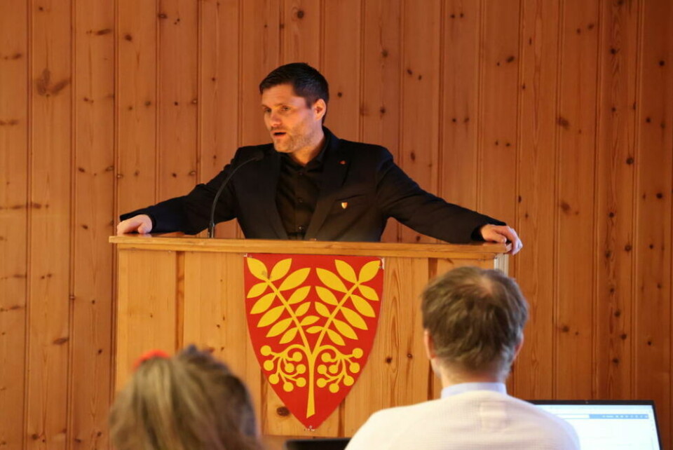 SVARER. Ordfører Runar Jensen (AP) svarer på vegne av samarbeidet i mindretallsposisjonen. SVARER. Ordfører Runar Jensen (AP) svarer på vegne av samarbeidet i mindretallsposisjonen. Foto: Erica Restoften