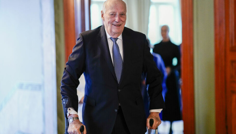 KOM HJEM. Kong Harald er kommet hjem igjen etter å ha blitt syk på ferie i Malaysia. KOM HJEM. Kong Harald er kommet hjem igjen etter å ha blitt syk på ferie i Malaysia. Foto: Cornelius Poppe/NTB