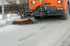 FEIEBRÅK. Det er tydeligvis ikke enkelt å gjøre alle til lags når veiene skal feies til våren. Foto: Bjørn L. Olsen