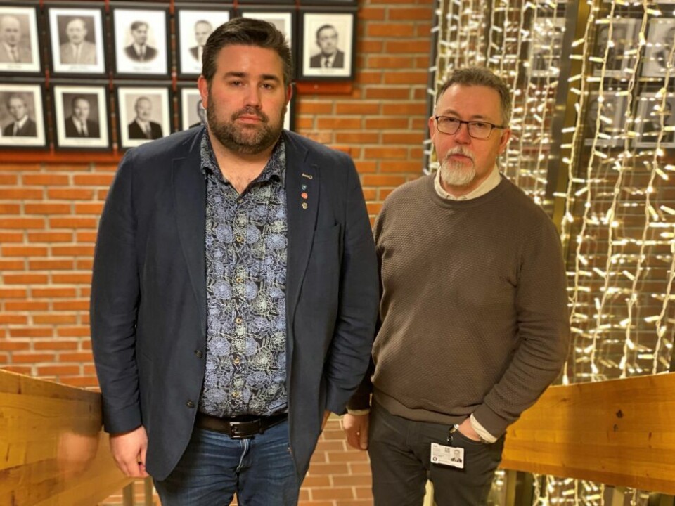 Ordfører Kolbjørn Mathisen (t.v.) og beredskapsleder Kurt P. Hjelvik i Sørfold kommune er preget av den tragiske hendelsen natt til mandag. Ordfører Kolbjørn Mathisen (t.v.) og beredskapsleder Kurt P. Hjelvik i Sørfold kommune er preget av den tragiske hendelsen natt til mandag. Foto: Eva S. Winther