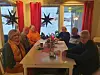 STARTER TILBUD. Fra venstre Unni Holmstrøm fra Pensjonistforbundet, Jens Erik Nilsen veileder for Seniornett, Janicke Holm Rinnan veileder Seniornett, Gro-Anita Olsen daglig leder Fauske Frivilligsentral, Jan Helge Nilsen veileder Seniornett, og Karl Martin Johansen leder for Fellesheimen. Foto: Privat
