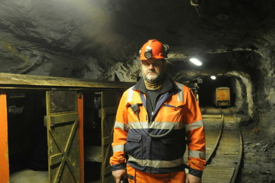 GUIDE. John Gunnar Olsen har selv jobbet som gruvearbeider og er nå en av flere guider i besøksgruva. I forbindelse med premieren på filmen Sulis 1907 er det satt opp en rekke ekstraturer inn i gruva og tilbake i tid. GUIDE. John Gunnar Olsen har selv jobbet som gruvearbeider og er nå en av flere guider i besøksgruva. I forbindelse med premieren på filmen Sulis 1907 er det satt opp en rekke ekstraturer inn i gruva og tilbake i tid. Foto: Maria Edvardsen