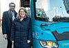BUSS-NYHET. Fylkesrådene Arne Ivar Mikalsen og Marianne Dobak Kvensjø er fornøyd med å kunne sette ned bussprisene med 12 prosent. Foto: Thor-Wiggo Skille