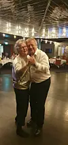 EN SVINGOM. Erna og Dagfinn Josefsen svingte seg på dansegulvet. Foto: Gro-Anita Olsen