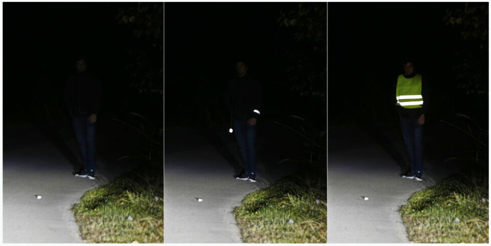 USYNLIG. Denne illustrasjonen viser hvor lite synlig du som myk trafikant er om du ikke utstyrer deg med refleks før du skal ut av huset. USYNLIG. Denne illustrasjonen viser hvor lite synlig du som myk trafikant er om du ikke utstyrer deg med refleks før du skal ut av huset. Foto: NTB