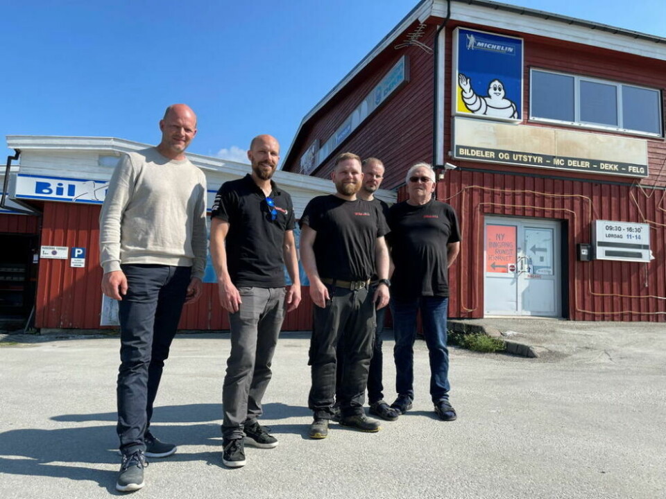 NYE FIRMAER. Sten Hilling (t.v) og Sten Slettmyr (t.h.) er blant de som står bak to nye firmaer på Fauske. Her sammen med Eivind Fridahl, Marius Marhaug og Morten Nymo. NYE FIRMAER. Sten Hilling (t.v) og Sten Slettmyr (t.h.) er blant de som står bak to nye firmaer på Fauske. Her sammen med Eivind Fridahl, Marius Marhaug og Morten Nymo. Foto: Helge Simonsen