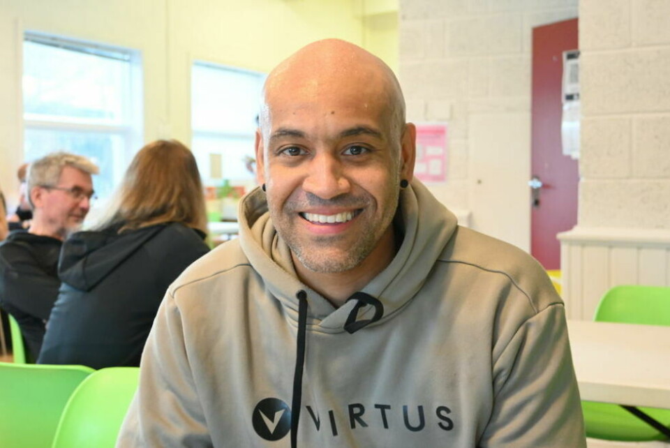 MÅLLØS. John Fraser gikk målløs gjennom grendecupen, men snakker villig om hvor viktig den årlige sosiale samlingen er. MÅLLØS. John Fraser gikk målløs gjennom grendecupen, men snakker villig om hvor viktig den årlige sosiale samlingen er. Foto: Stig Bjørnar Karlsen