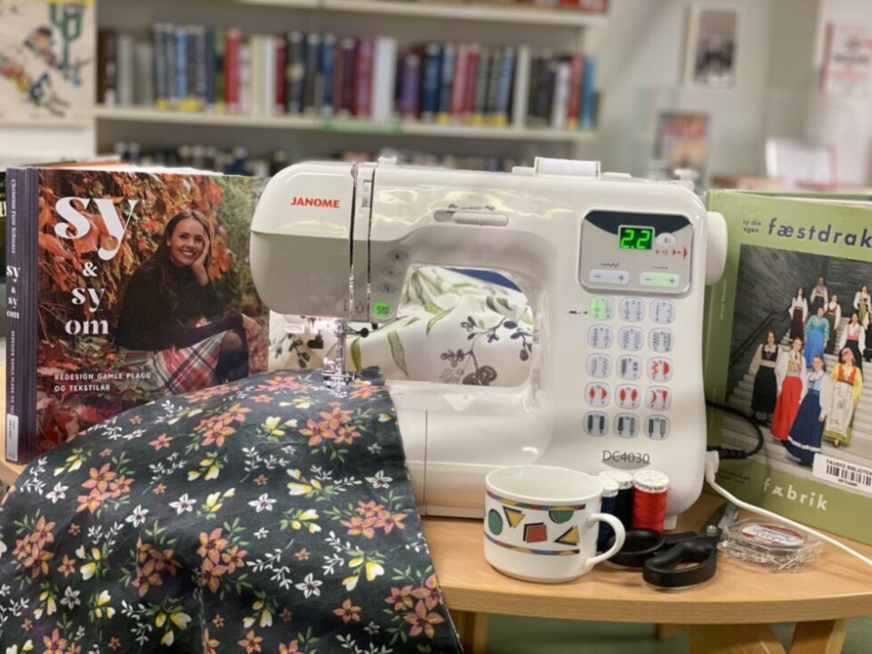KEATIVT. Symaskin til fritt bruk på biblioteket. Bare fantasien setter grenser. KEATIVT. Symaskin til fritt bruk på biblioteket. Bare fantasien setter grenser. Foto: Fauske bibliotek