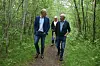 BARE POSITIVT. Formannskapet med ordfører Rune Berg i spissen sammen med Tore Johan Arntzen i Handelsbygg etter befaring på den nye plassering for Europris. Foto: Sylvia Bredal