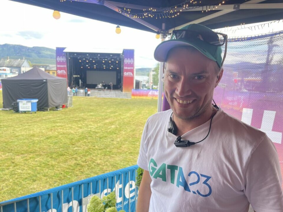 KAN SMILE. Festivalsjef Morten Trælnes er veldig fornøyd med salget av drikke på Gata. KAN SMILE. Festivalsjef Morten Trælnes er veldig fornøyd med salget av drikke på Gata. Foto: Helge Simonsen
