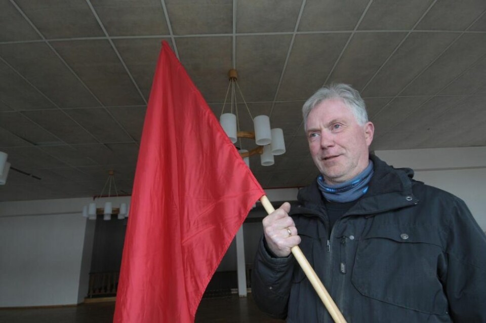 HISTORISK. - Jeg kan ikke huske at 1. mai ikke har hatt fellesmarkering i Sulis, sier Kjell Basse Lund. I år ber han folk flagge og følge LO sitt digitale arrangment. HISTORISK. - Jeg kan ikke huske at 1. mai ikke har hatt fellesmarkering i Sulis, sier Kjell Basse Lund. I år ber han folk flagge og følge LO sitt digitale arrangment. Foto: Arild Bjørnbakk