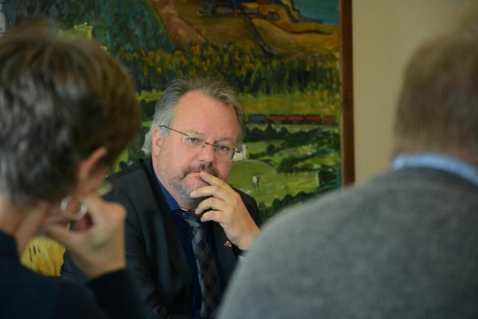 PÅLEGG. Rådmann Geir Mikkelsen og Fauske kommune, har fått pålegg om å få på plass skriftlige rutiner for å undersøke lønns- og arbeidsvilkår hos tjenesteleverandører. PÅLEGG. Rådmann Geir Mikkelsen og Fauske kommune, har fått pålegg om å få på plass skriftlige rutiner for å undersøke lønns- og arbeidsvilkår hos tjenesteleverandører. Foto: Helge Simonsen