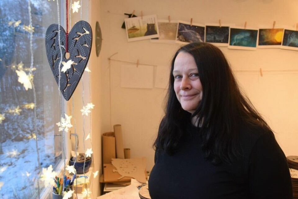 TIL SALTDAL. Sissel Horndal kommer til Saltdal for å feire den samiske nasjonaldagen, torsdag 6. februar. Hun har gitt ut boka «Fra stjernene til livet», en fortelling fra samisk mytologi som hun skal presentere på Leselysthuset på torsdag. Dessuten skal hun ha fortellerstund på Saltdal bibliotek på ettermiddagen. TIL SALTDAL. Sissel Horndal kommer til Saltdal for å feire den samiske nasjonaldagen, torsdag 6. februar. Hun har gitt ut boka «Fra stjernene til livet», en fortelling fra samisk mytologi som hun skal presentere på Leselysthuset på torsdag. Dessuten skal hun ha fortellerstund på Saltdal bibliotek på ettermiddagen. Foto: Eva S. Winther