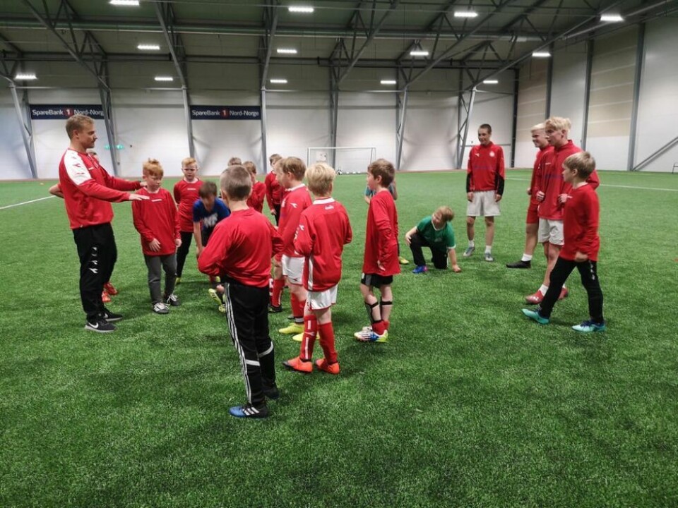 FIKK PENGER. Saltdalkameratene sopte inn over 100.000 kroner fra Grasrotandelen i 2019. Her fra da de arrangerte fotballskole sammen med kommunen. FIKK PENGER. Saltdalkameratene sopte inn over 100.000 kroner fra Grasrotandelen i 2019. Her fra da de arrangerte fotballskole sammen med kommunen. Foto: Robert Jentoft