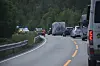 Trafikken ble etter hvert dirigert forbi ulykkesstedet. Foto: Eva S. Winther