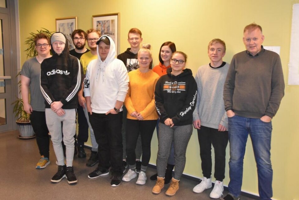 LEGGES NED. Denne gjengen går VG2 på IKT-linja, men fra høsten av må nye elever søke seg til Bodin dersom de ønsker å ta IKT på videregående. Fra venstre Vilhelm Svendsgård, Jonas Engheim, Christer Elstad, Adrian Kristensen, Eirik Olsen, Simon Bøasæter, Celine Drevland, Monja Karlsen, Marketta Moen, Morten Wangen og lærer Jan Martin Svendsen. LEGGES NED. Denne gjengen går VG2 på IKT-linja, men fra høsten av må nye elever søke seg til Bodin dersom de ønsker å ta IKT på videregående. Fra venstre Vilhelm Svendsgård, Jonas Engheim, Christer Elstad, Adrian Kristensen, Eirik Olsen, Simon Bøasæter, Celine Drevland, Monja Karlsen, Marketta Moen, Morten Wangen og lærer Jan Martin Svendsen. Foto: Linn Braseth-Gulliksen