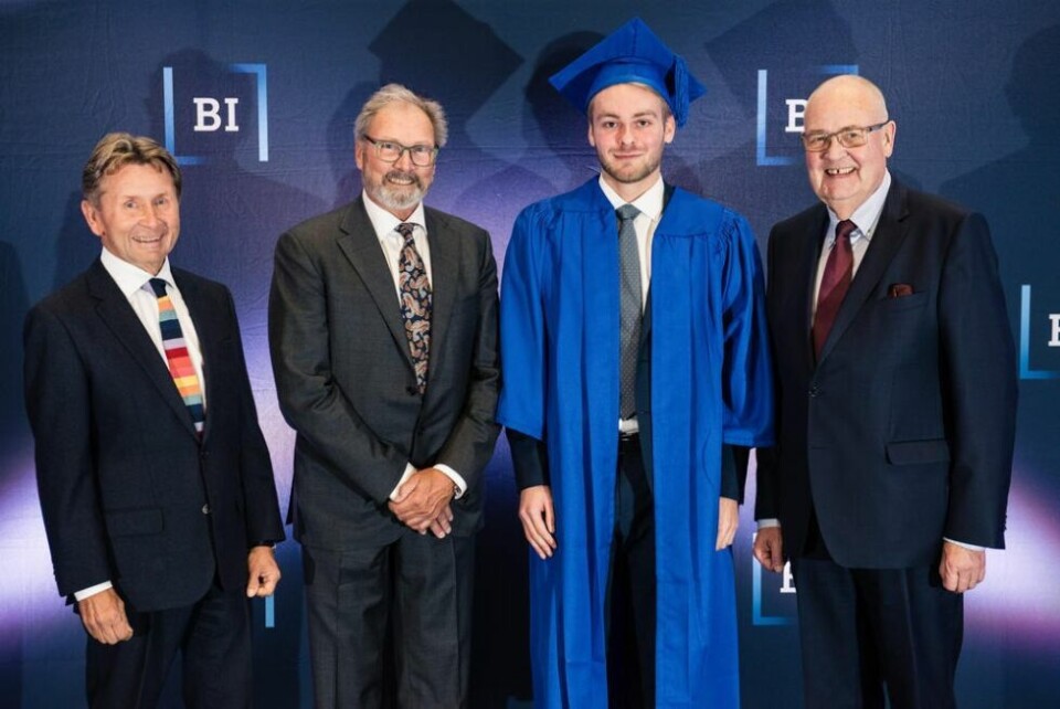 LANDETS BESTE. Joakim Johnsen Pettersen (24) ble BI's beste finansstudent. Her under uteksamineringen ved skola for noen uker siden. LANDETS BESTE. Joakim Johnsen Pettersen (24) ble BI's beste finansstudent. Her under uteksamineringen ved skola for noen uker siden. Foto: BI