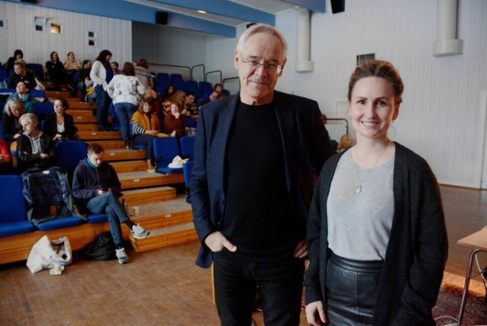 GAMLE BEKJENTE. Det var kommunepsykolog i Saltdal, Kjersti Togstad, som fikk sin tidligere foreleser Jon Monsen til å komme til Saltdal. GAMLE BEKJENTE. Det var kommunepsykolog i Saltdal, Kjersti Togstad, som fikk sin tidligere foreleser Jon Monsen til å komme til Saltdal. Foto: Helge Simonsen