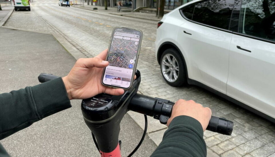 I TRAFIKKEN. Hvis du sjekker kartet på el-sparkesykkel er det stor forskjell om du er en del av trafikken eller ikke. I TRAFIKKEN. Hvis du sjekker kartet på el-sparkesykkel er det stor forskjell om du er en del av trafikken eller ikke. Foto: Frende forsikring