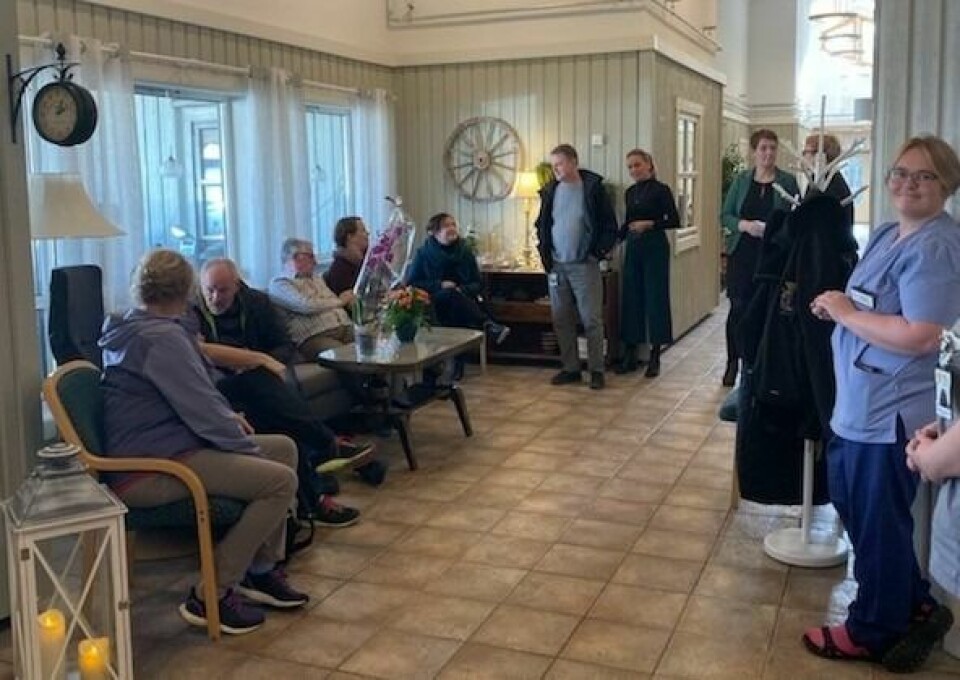 ÅPNET BASE. Hjemmetjenesten i Saltdal har nå fått sin egen personalbase på Rognan, i Jernbanegata, der det før var et lager midt mellom omsorgsboligene. ÅPNET BASE. Hjemmetjenesten i Saltdal har nå fått sin egen personalbase på Rognan, i Jernbanegata, der det før var et lager midt mellom omsorgsboligene. Foto: Karen-Marie Mindrum-Madsen