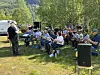 KONSERT. Sulitjelma musikkorps åpnet sommerseongen på Sjønstå med utekonsert. Samme helg la de planene for jubileumssesongen og det er mye på programmet for korpset som 24. februar blir 100 år. Foto: Espen Johansen